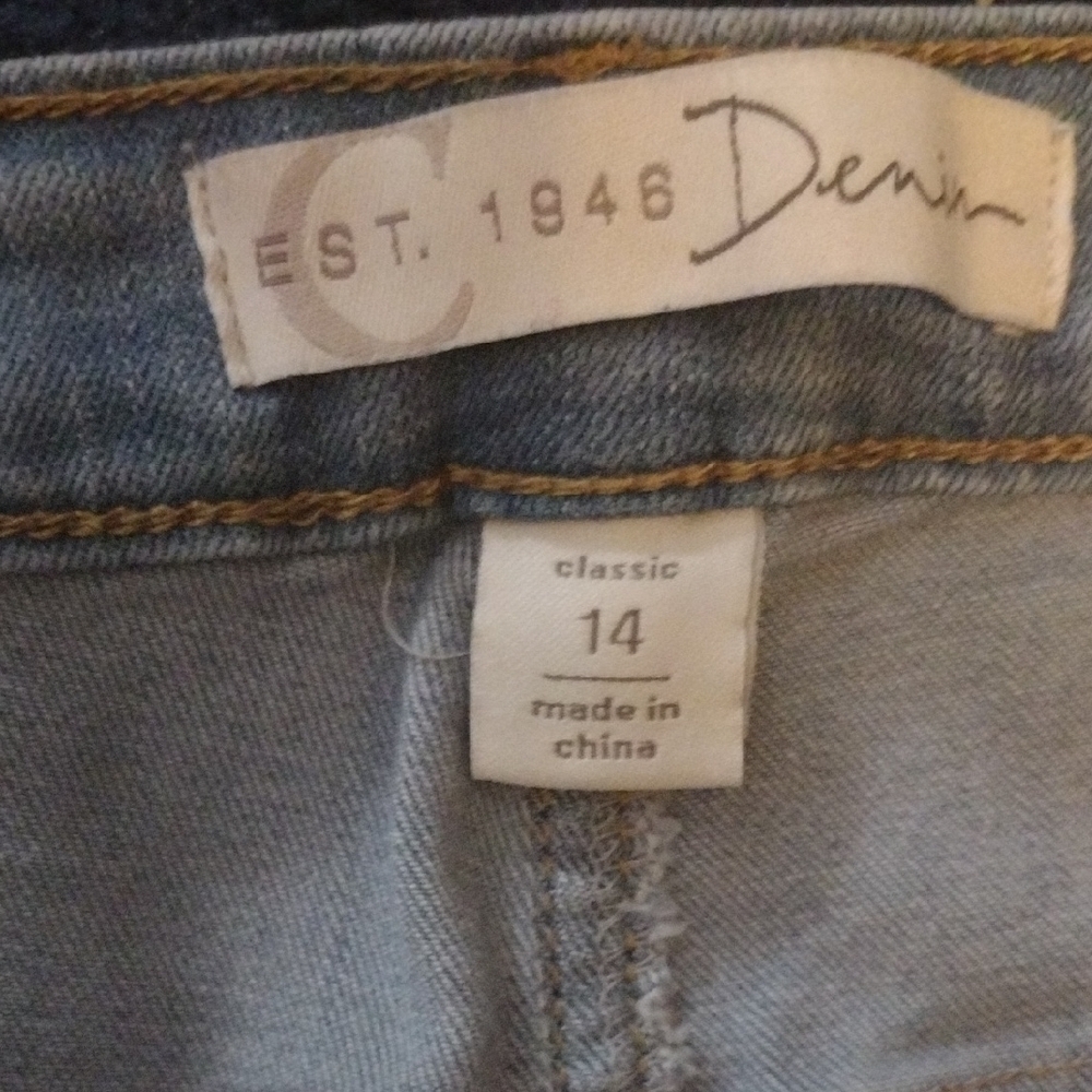Women's Distressed Straight Leg Jeans in Light Gray​ - Picture 9 of 9